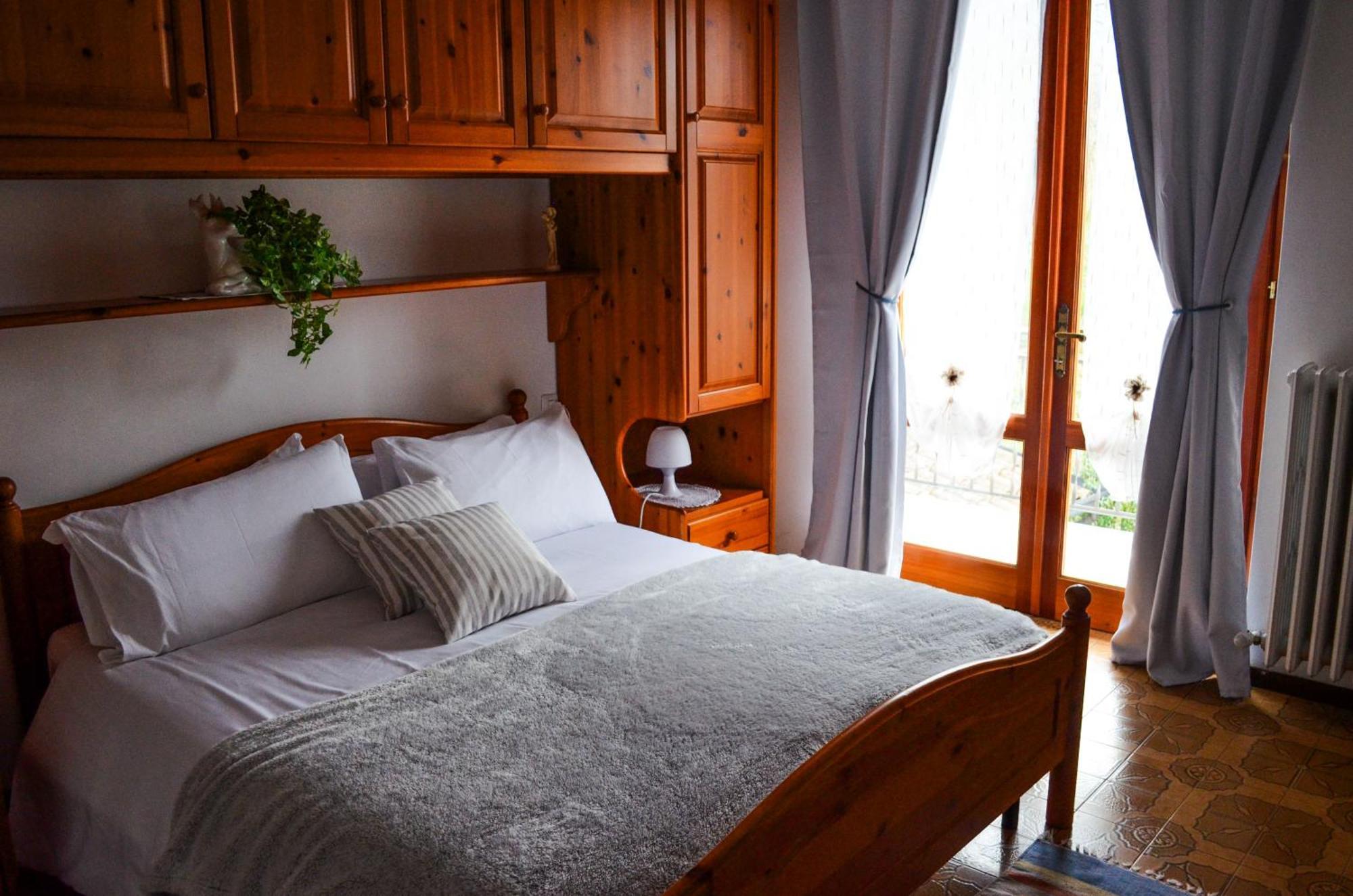 Apartment L'Ulivo Lake View In Private Street เลียร์นา ภายนอก รูปภาพ